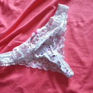 String dentelle blanche 24h +3 photos