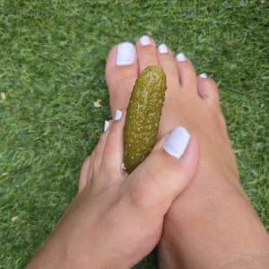 😍 je tiens un cornichon entre mes orteils❤️