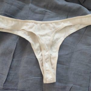 String beige porté