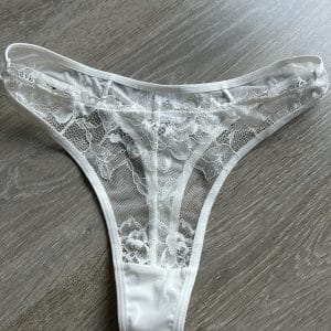 Mon tanga dentelle blanc très sexy 🔥
