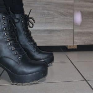 J'ecrasse des Marshmallow avec mes bottines