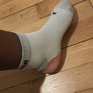 Chaussettes de sport trouées