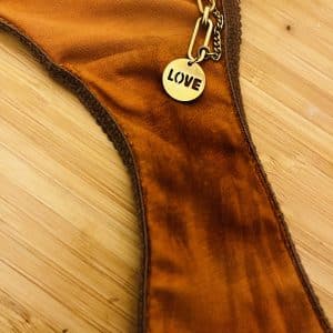 Grosse culotte de sport, salie à l’effort