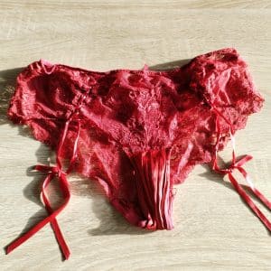 Tanga jarretelles rouge