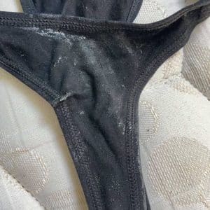 Culotte pleine de mouille
