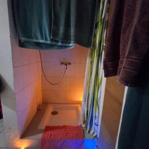 Vidéo Bellamama prend une douche