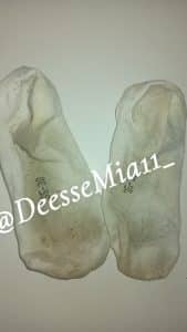 Je propose mes petites chaussettes en taille 35 portée 3 jours odorante si besoin de plus d'i'nformation contacte moi 😊