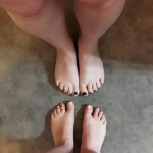 Chaussettes puantes portées par moi et ma collocatrice 🧦🧦