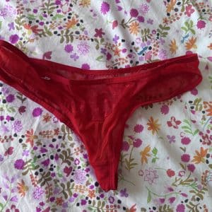 Petite culotte transparente rouge