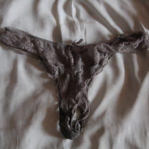 Tanga en dentelle sale