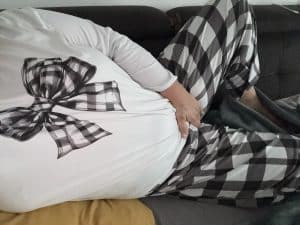 Mon pyjama que je porte sans sous-vêtements qui sent bien la chatte