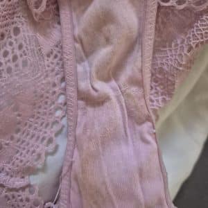 Jolie dentelle rose