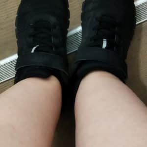 Chaussures puantes portes chaque jour au travail