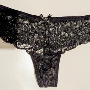 🌿 String noir en dentelle