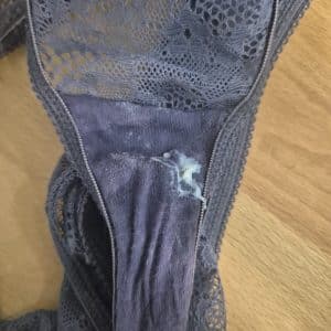 Tanga dentelle bleu