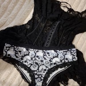 Skull & Roses