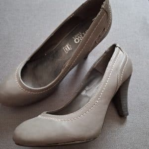 Chaussures grises à talon