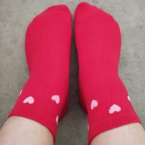 Chaussettes rouges avec des petits coeurs