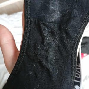culotte noir en coton a la mouille (non porté) après une bonne séance de masturbation dans la culotte 🙈 1 photo de ma chatte épile +1 video coquine de 5 min offert de mon choix (pas enceinte au moment de la video)😈💋