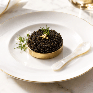 Du caviar dans une assiette