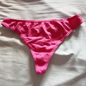 string portée rose foncée