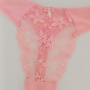 String rose en dentelle florale – porté sur commande 💕
