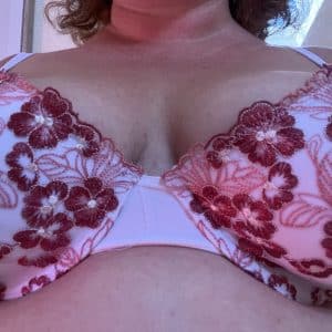 ‼️ ViiDEO ‼️ ou je me caresse les seins … Rien que pour vous très cher 🫶🏻💥
