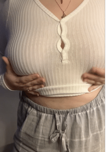 vidéo je touche et montre mes seins