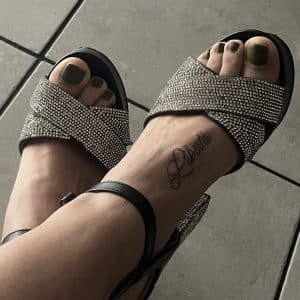 👠 À genoux devant l’autorité : ici, c’est moi qui commande ! � 👠 Ici, c’est moi qui commande.