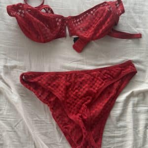 Ensemble rouge
